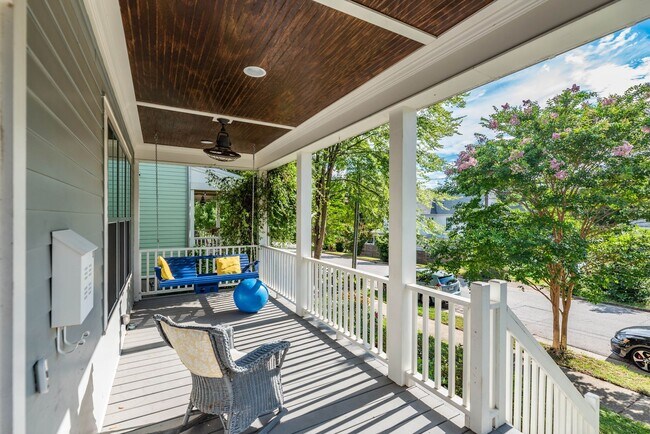 Building Photo - Available 9/22/25! Gorgeous 2-Story Home i...