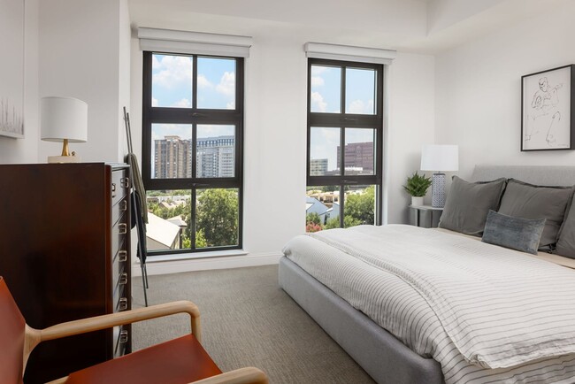 Building Photo - Modern 3-Bedroom Apartment with Smart Home...