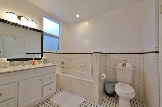 Building Photo - 145-147-147 Stanyan St