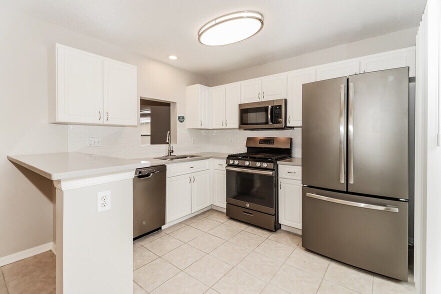 Building Photo - 8541 Hawbuck St