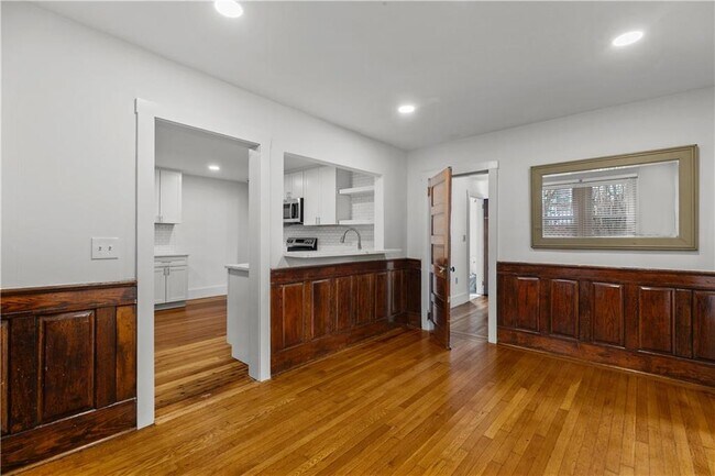 Building Photo - 41 Freeborn St