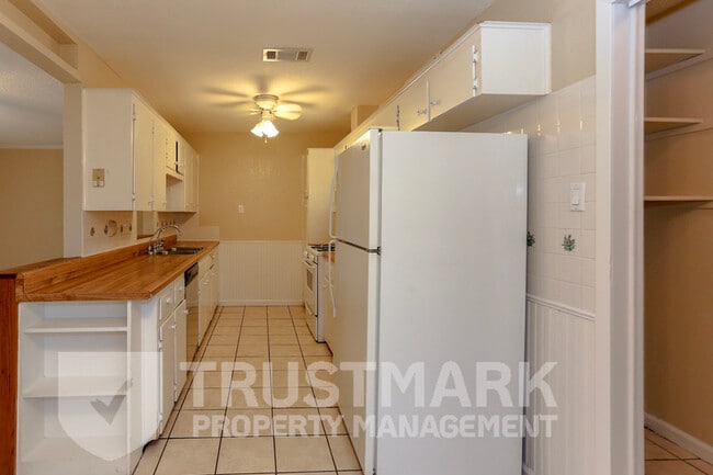 Building Photo - 417 Cottonwood Dr