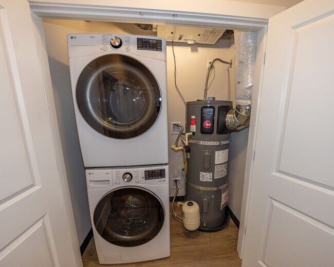 Building Photo - Brand New! - 2 Bedr in Gated Community - Free xfinity Internet