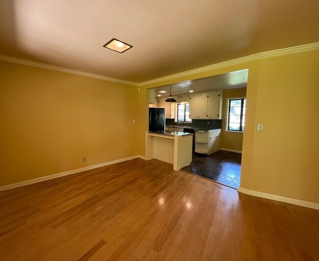 Building Photo - 3 Bedroom home near 41st & Harvard