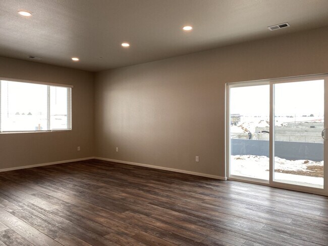 Building Photo - Stunning Townhome in Northridge Trails