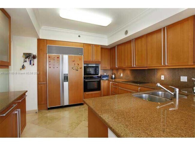 Building Photo - 799 Crandon Blvd