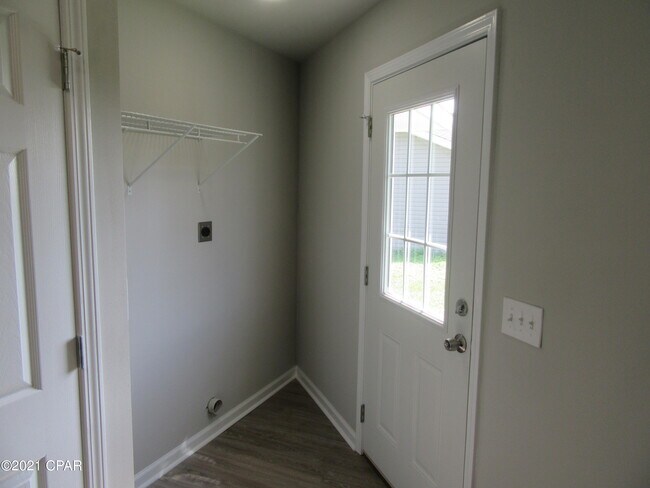 Building Photo - 1300 Grace Ave