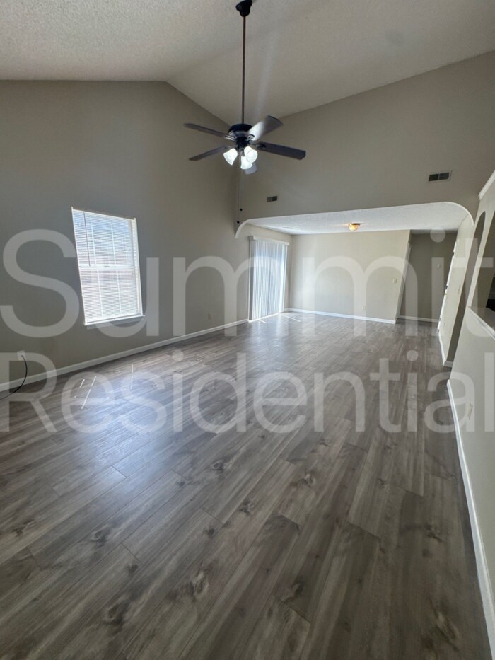 Building Photo - 1119 Huger St