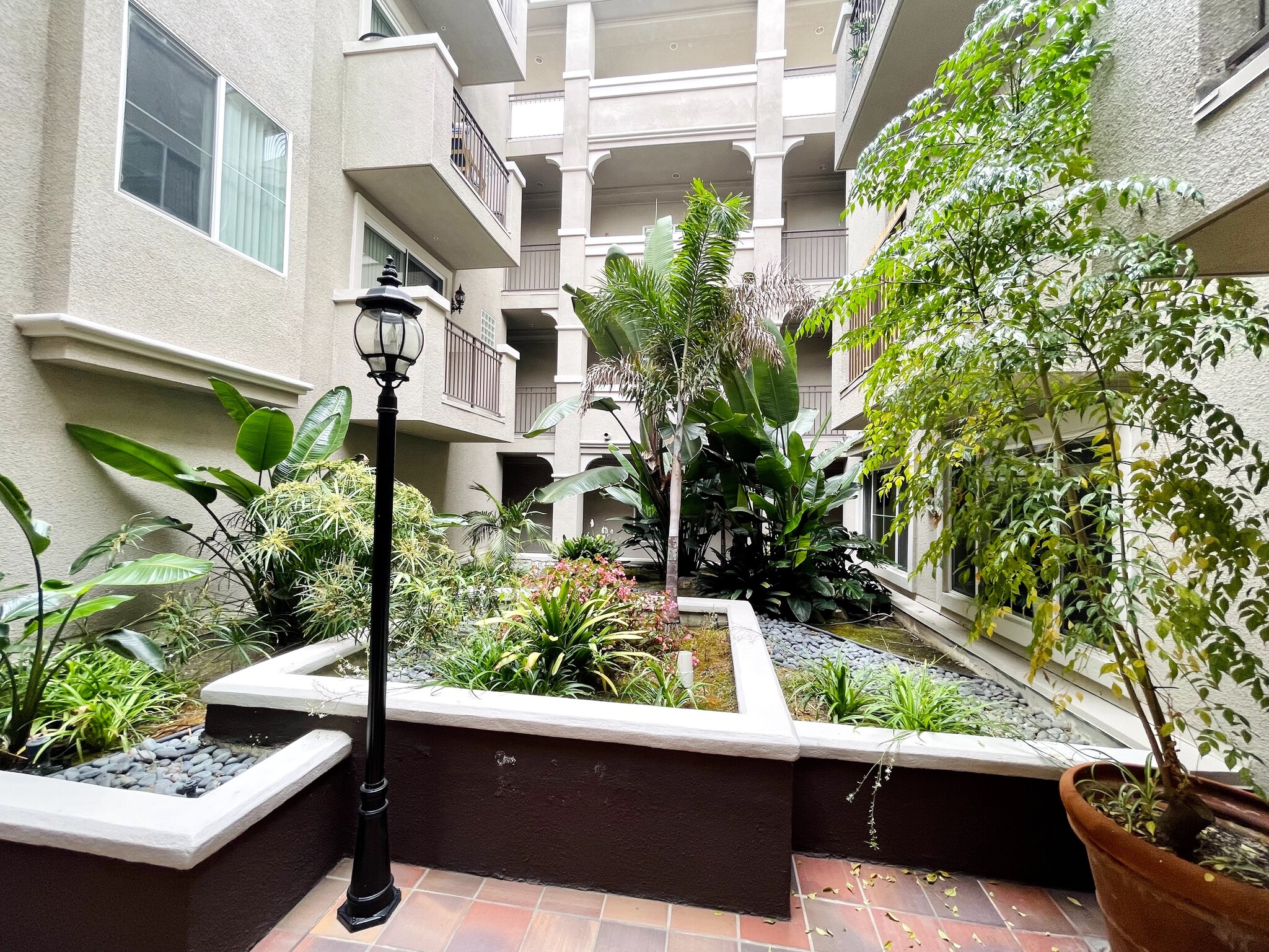 Building Photo - 4060 Glencoe Ave