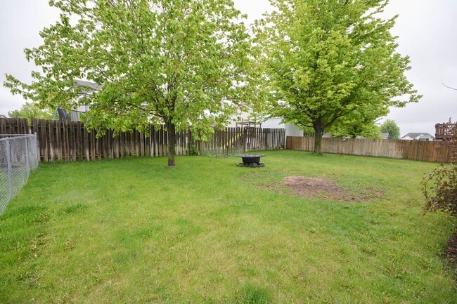 Building Photo - Exceptional home in Badger Ridge area of Rochester!
