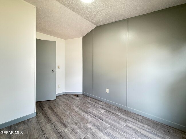 Building Photo - 5941 Sixta Dr