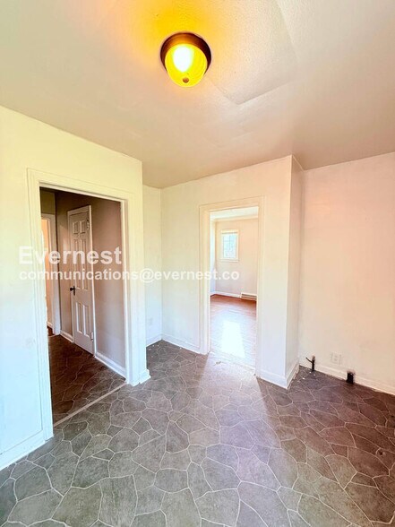 Building Photo - 5747 Lakepointe St