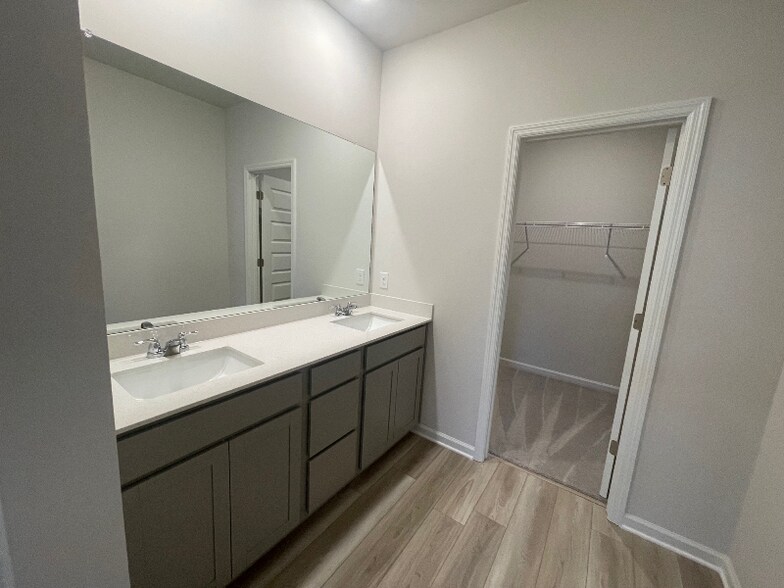 Building Photo - 1720 Manuka Ln