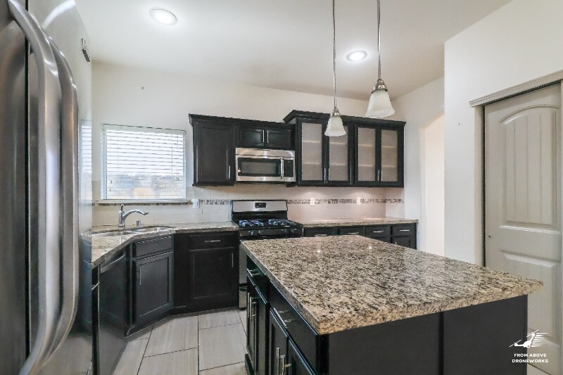 Building Photo - 3204 Merry Mdw