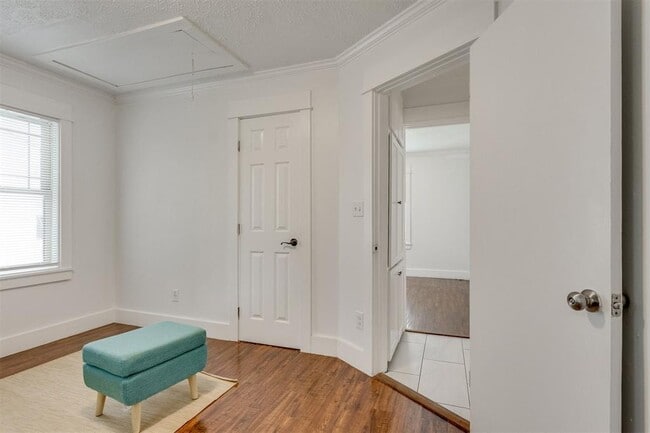Building Photo - 516 E Rickenbacker Dr