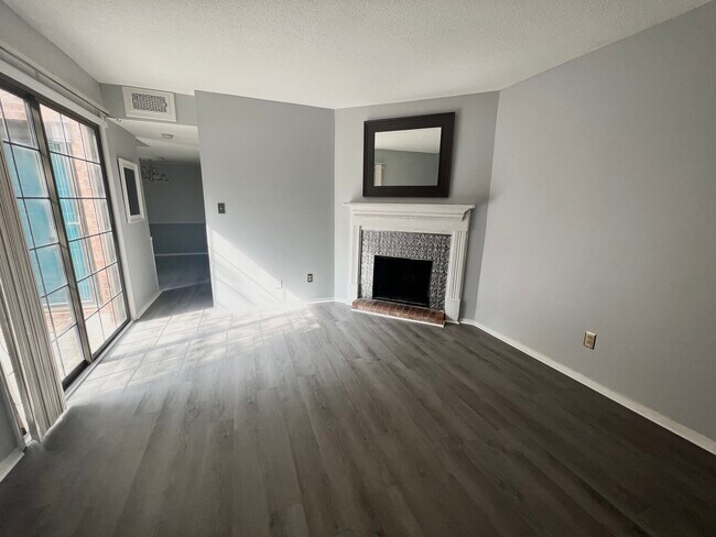 Building Photo - 720 Coventry Ln