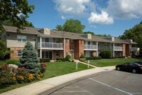 Building Photo - 15 Westwood Dr