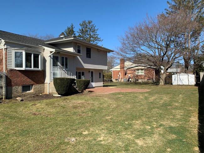 Building Photo - 14 Glendale Dr