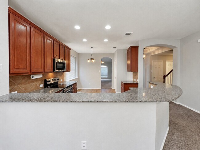 Building Photo - Spacious 4-bedroom, 3-bath home offering approximately 2,840 square feet in the gated Lakeside at...