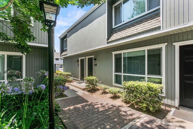 Building Photo - End-Unit Townhouse in Prime Newport Beach ...