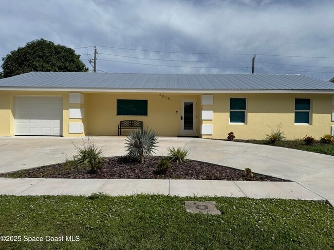 Primary Photo - 3015 Marshall Dr