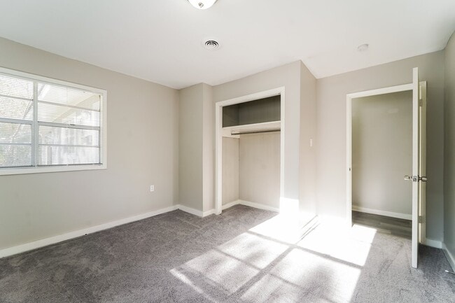 Building Photo - 522 Beaverbrook Dr