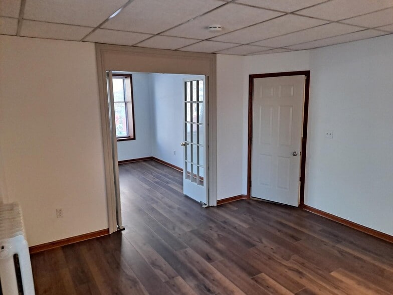Living room - 837 W Liberty St