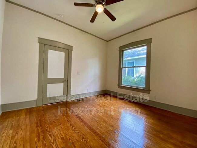 Building Photo - 333 Robinson Pl