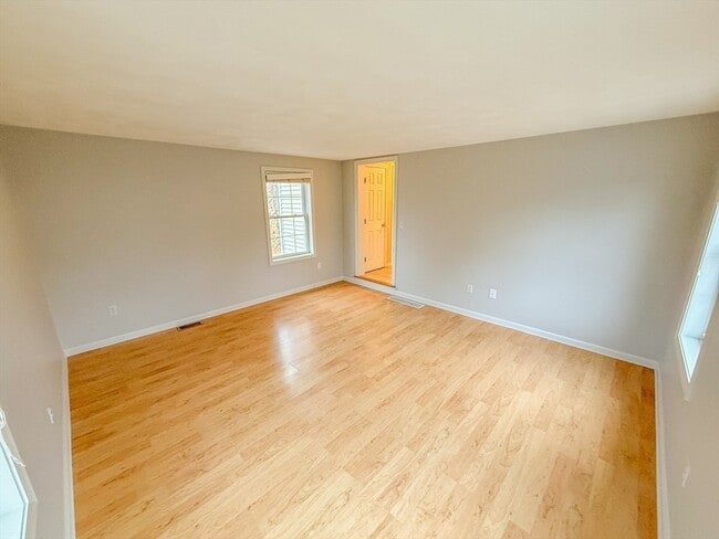 Building Photo - 14 Eastern Ave