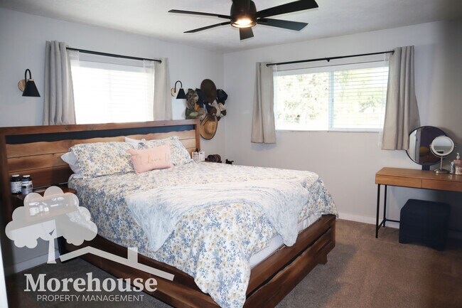 Building Photo - 10440 Meadow Lark Dr