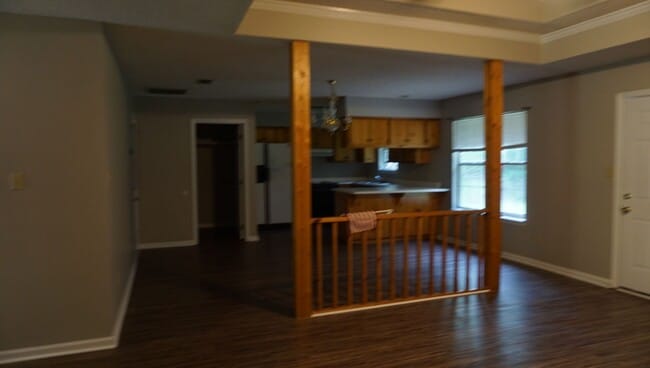 Building Photo - Adorable home conveniently located
