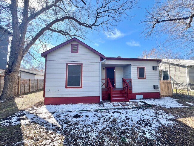 Building Photo - 502 Zennia St