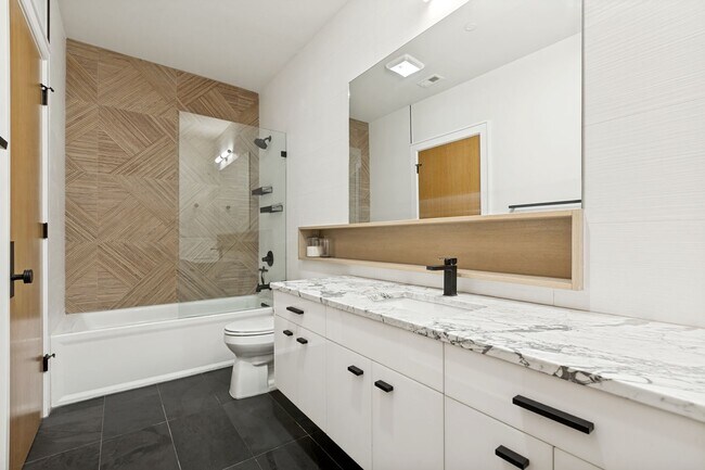 Building Photo - LUXURY TOWNHOME IN LONE STAR DISTRICT