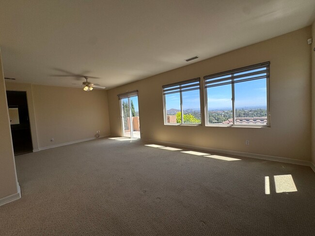 Building Photo - Stunning Home with Panoramic Views in Port...