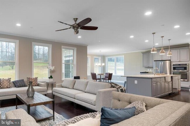 Building Photo - 1201 Regal Ln