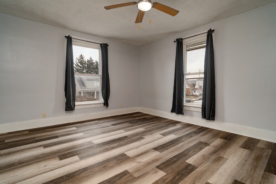 Building Photo - 328 Clinton St