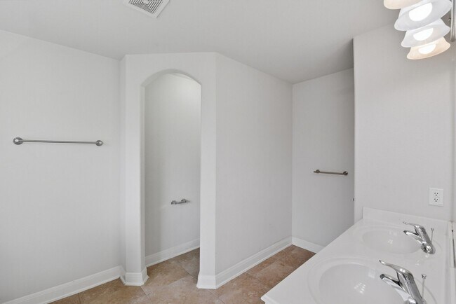 Building Photo - 31039 Sundance Woods Ct