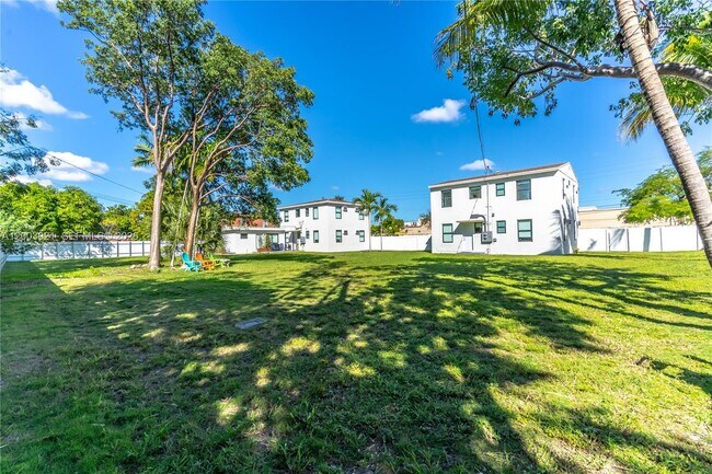 Building Photo - 12344 NE 9th Ave