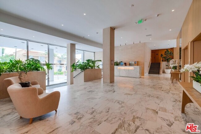 Building Photo - 999 N Doheny Dr