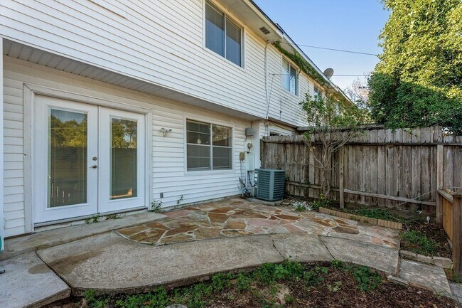 Building Photo - 20361 Fieldtree Dr