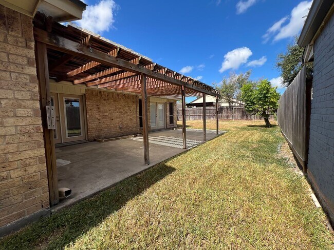 Building Photo - 5318 Crossridge Dr