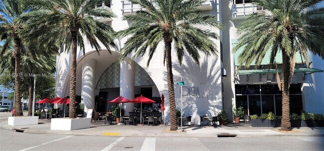 Building Photo - 1750 N Bayshore Dr