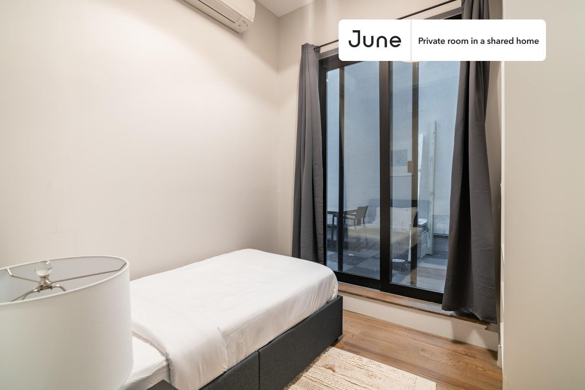 Building Photo - Room in Shared 6 bed/6.5 bath home