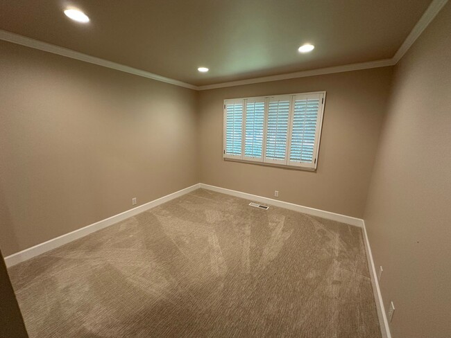 Building Photo - 5 Bed 3 Bath In Alamo W/ Pool