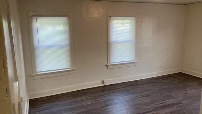 Building Photo - 338 Kenwood Ave