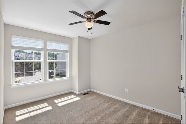Building Photo - Pet Friendly 3 level End Unit Town Home wi...