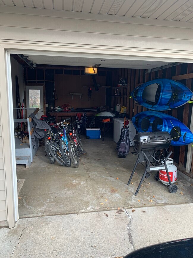 Building Photo - 108 Meadow Ln