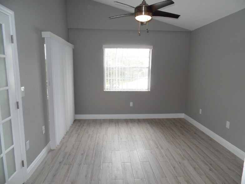 Building Photo - 2803 N Oakland Forest Dr