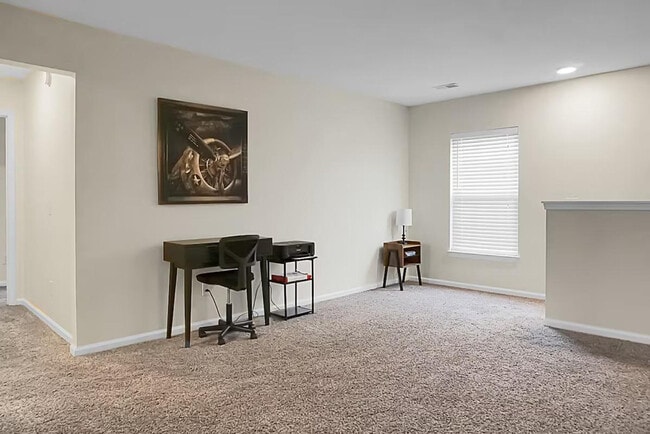 Building Photo - 124 Larkspur Dr