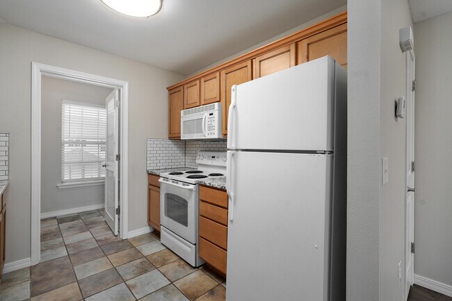 Building Photo - 241 Toni Ln
